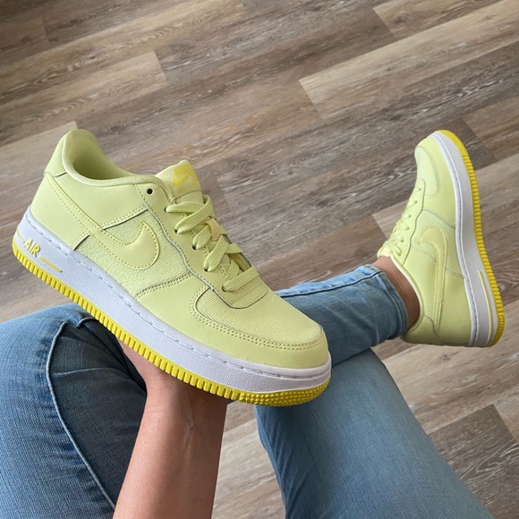 Nike Shoes - NEW Air Force 1 LV8